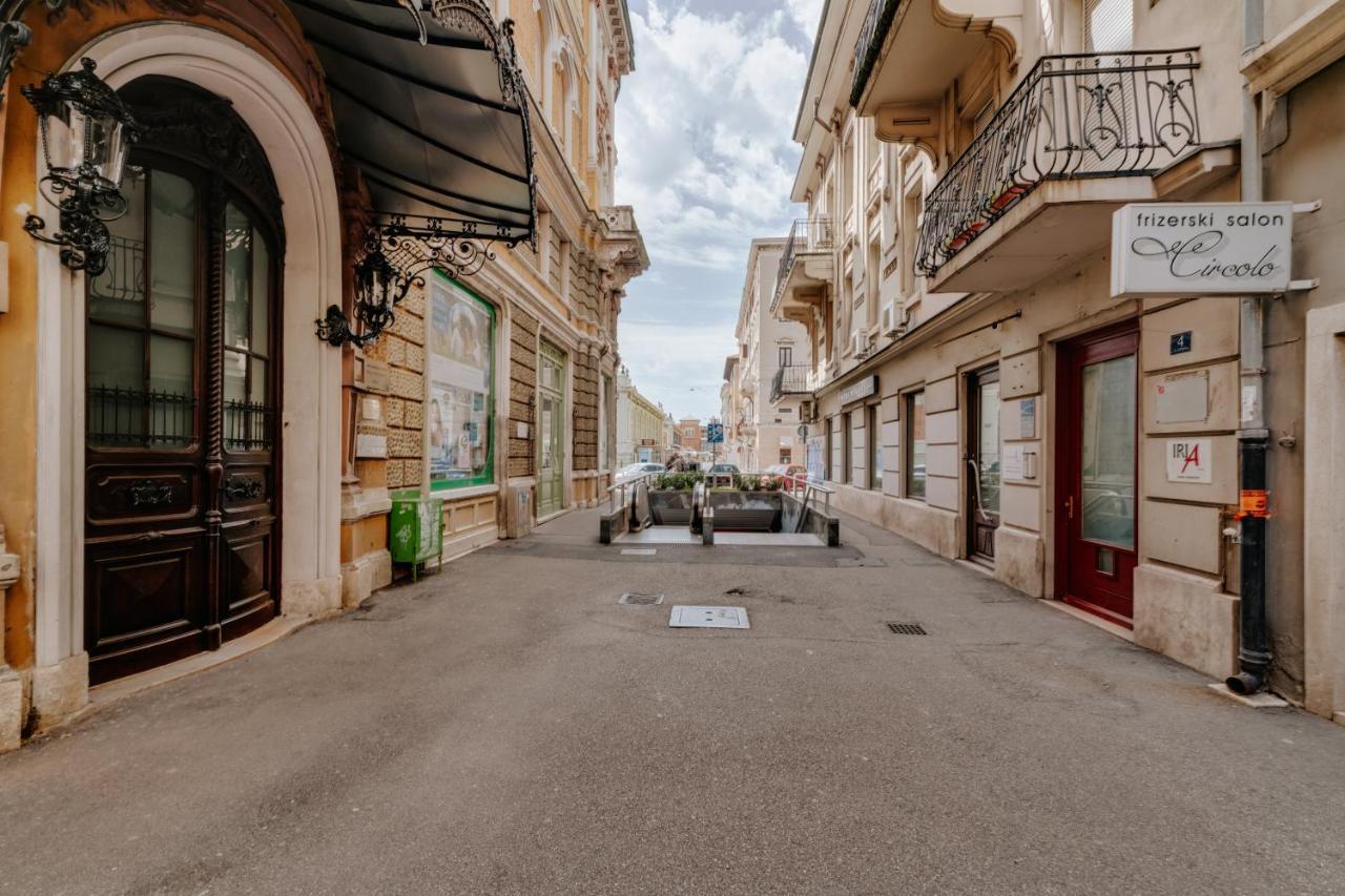 Black & White Apartments Rijeka Exterior foto